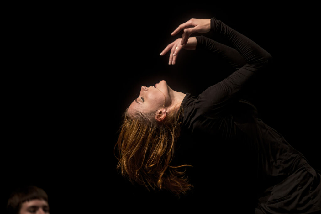 Yana Reutova dancing